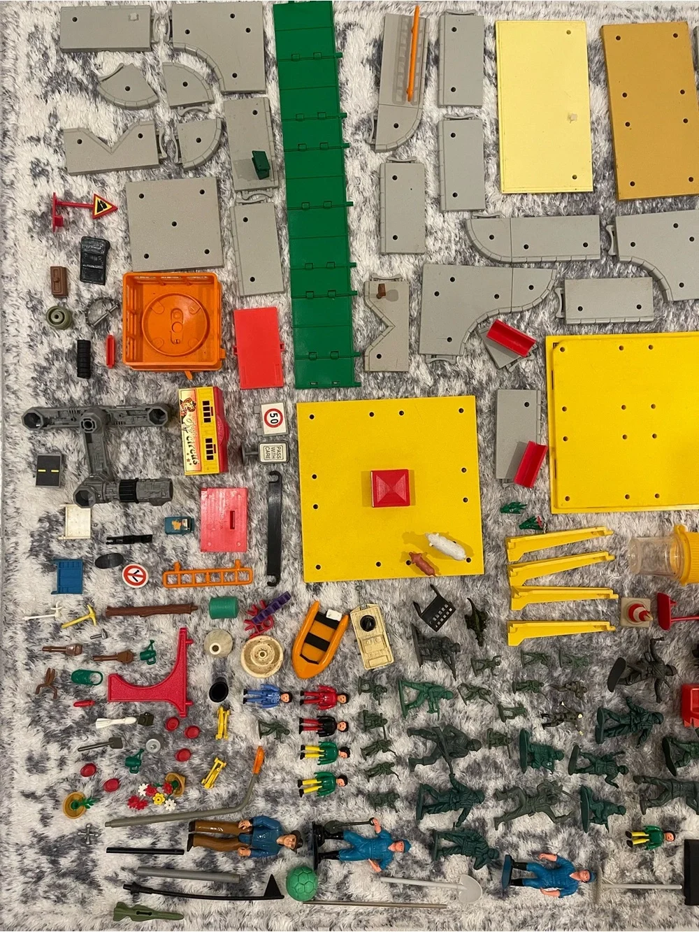 Vintage Mixed Kids Building Blocks Set in Yellow, Gray, Green & Red, Majokits Ex